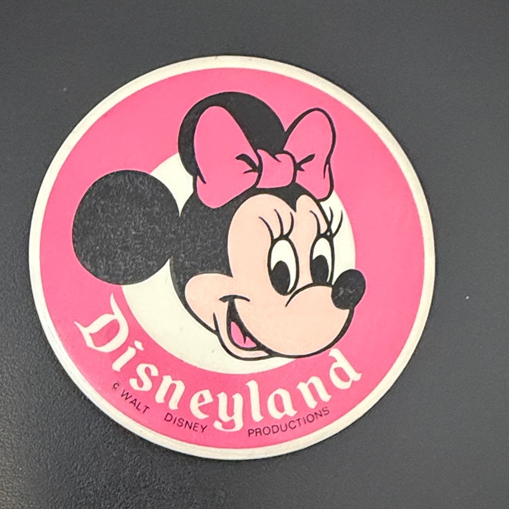 Disneyland pink Minnie Mouse Pin